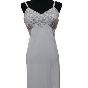 Vintage 60s Van Raalte Lace Scallop Hem Slip